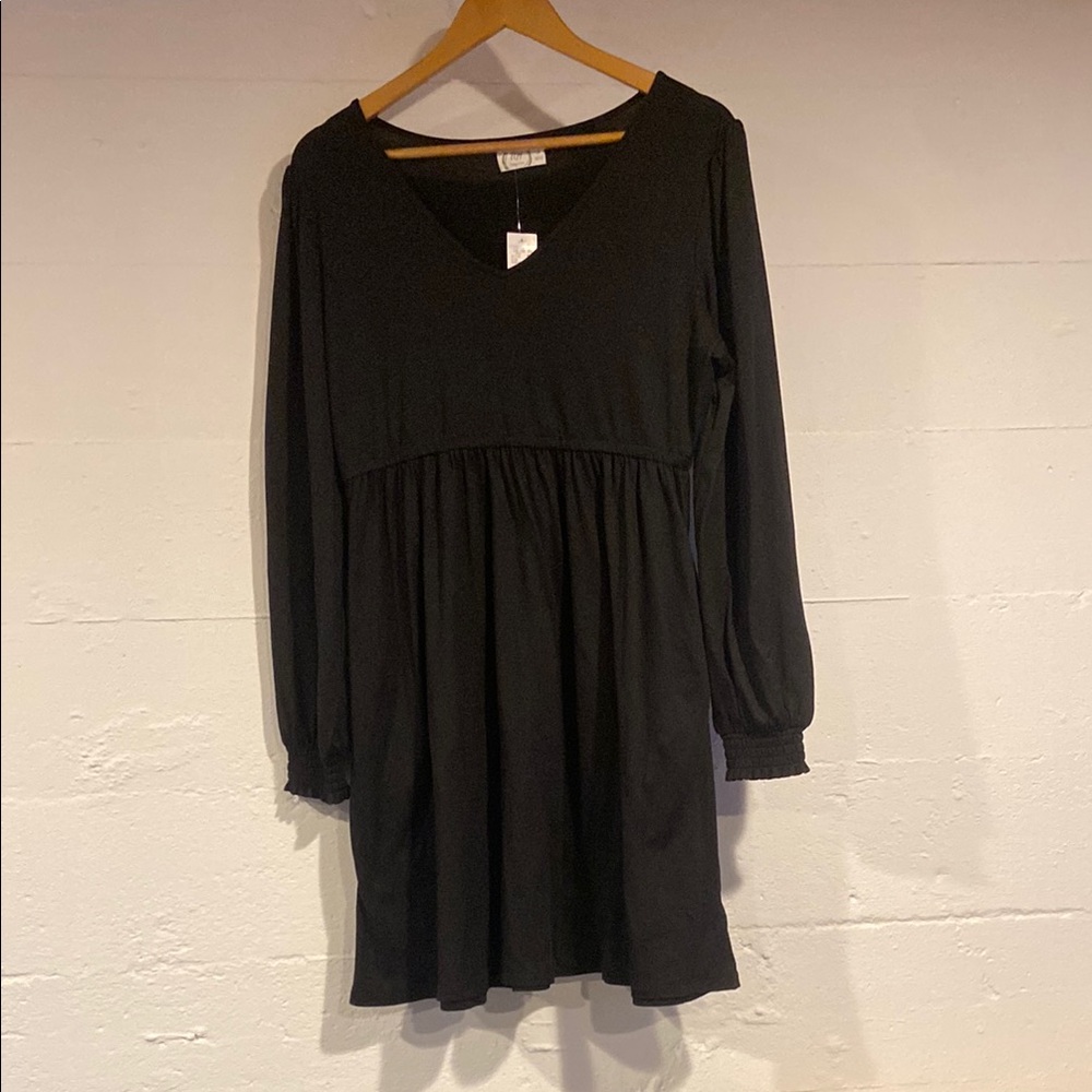 Maurice’s 24/4 black long sleeve v neck dress with pockets